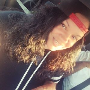 Meet your Posher, Alicia